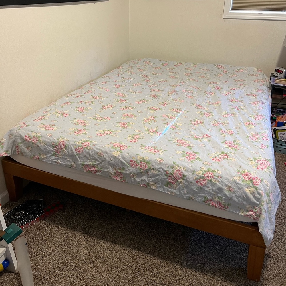 2 Pottery Barn Kids Full/Queen linen duvet covers. A timeless delicate pattern.